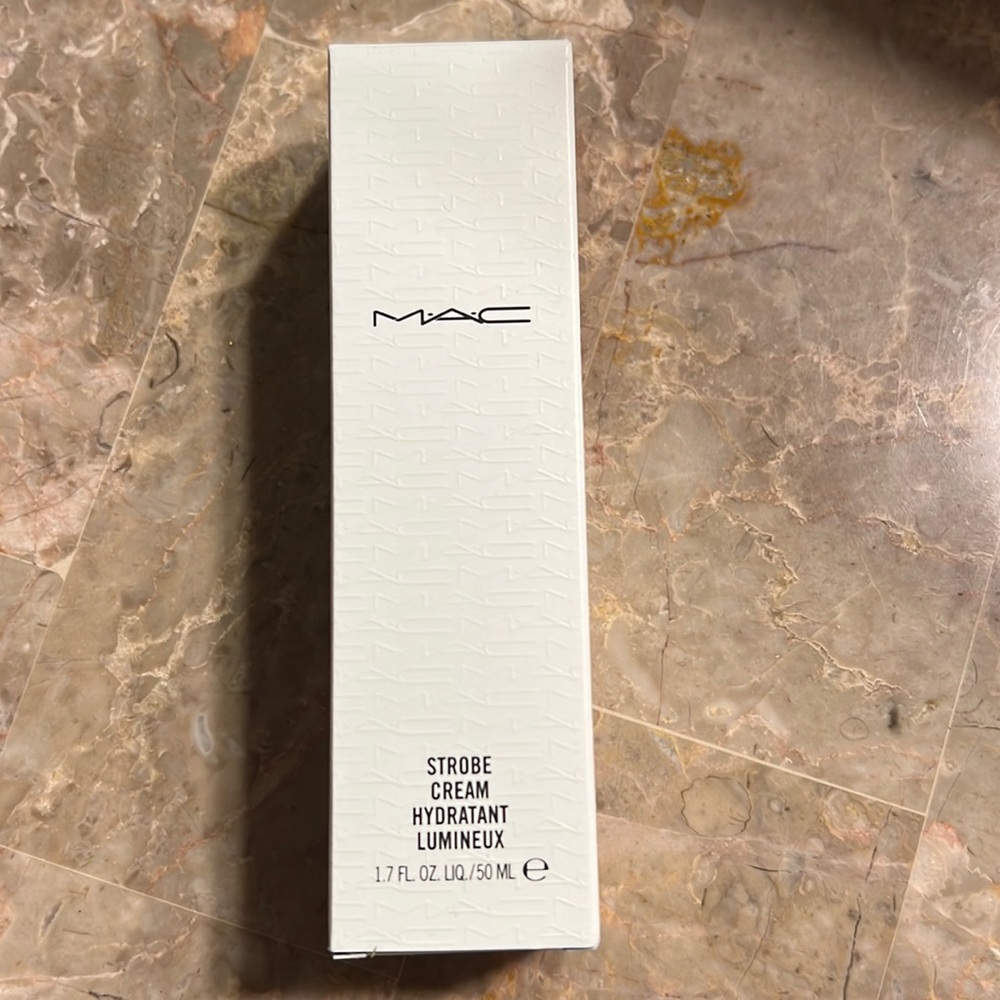 Mac strobe cream in goldlite